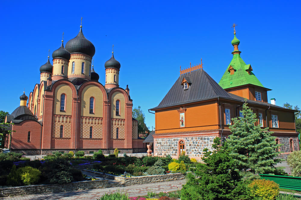 Пюхтицкий Успенский монастырь